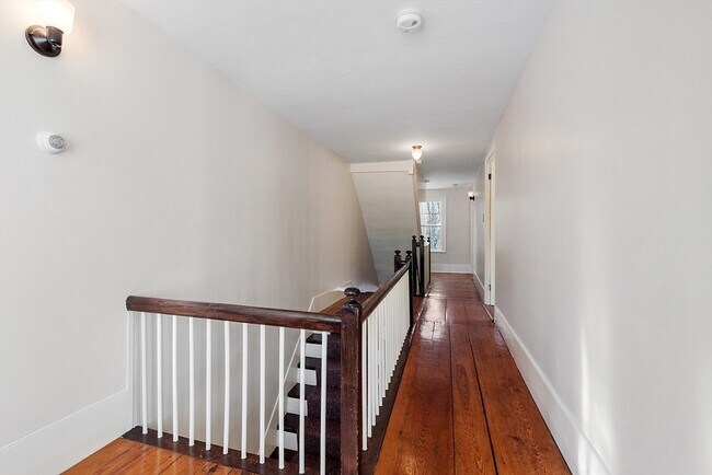 Building Photo - 25 Bulkeley Rd