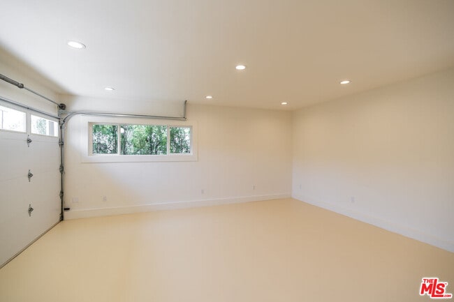 Building Photo - 12800 Stanwood Dr