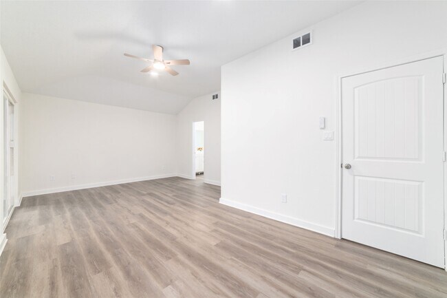 Building Photo - 17003 Summer Dew Ln