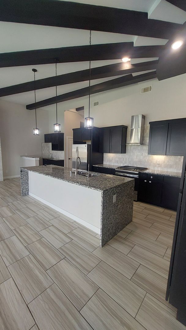 Building Photo - Beautiful 4 bedroom 2.5 bathroom home! READY NOW