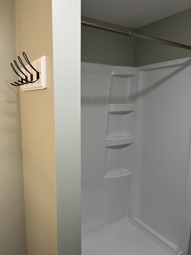 Building Photo - 2790 S Ridge Rd