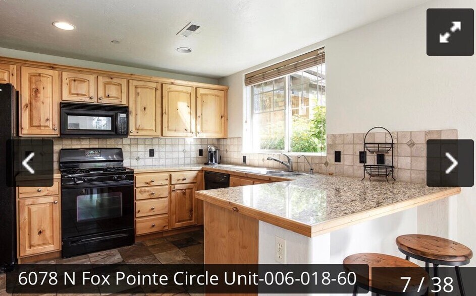 Building Photo - 6078 N Fox Pointe Cir