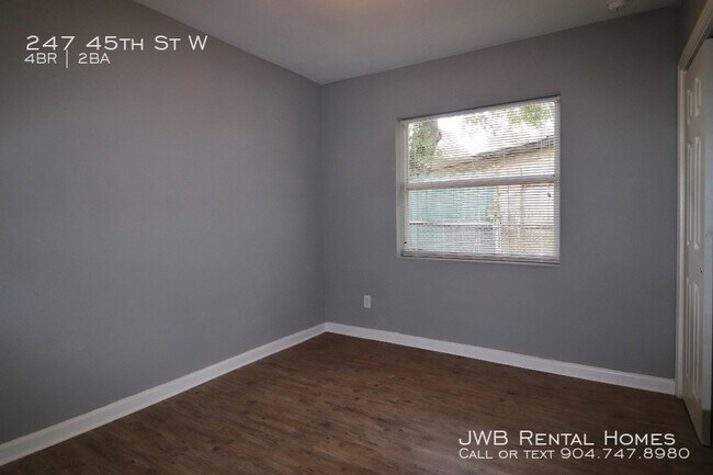 Building Photo - 247 W 45th St