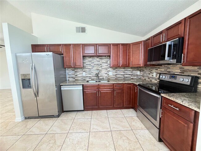 Building Photo - 2418 Harbor Town Dr