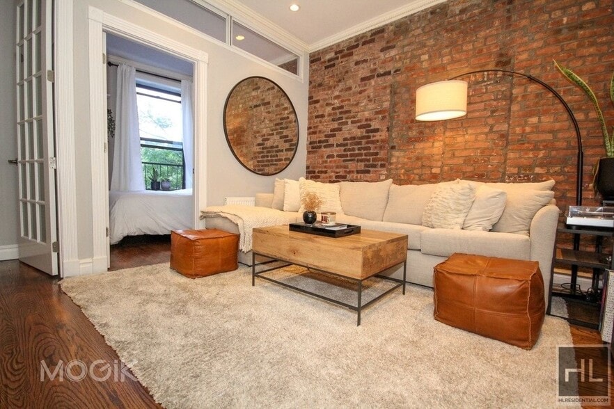 Primary Photo - East 1st Street