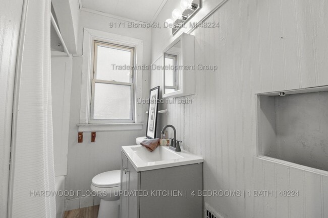 Building Photo - 9171 Bishop-4BR Bungalow - Hardwoods/Updated Kitchen - Yorkshire Woods - 48224