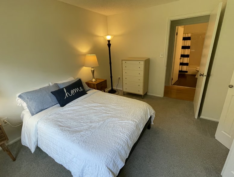 Building Photo - 49 Baldwin Ct