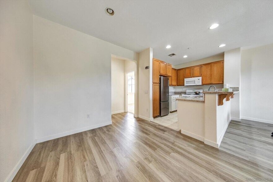 Building Photo - 1583 Sumac Pl