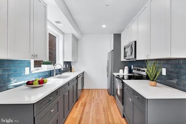 Building Photo - 1416 22nd St SE