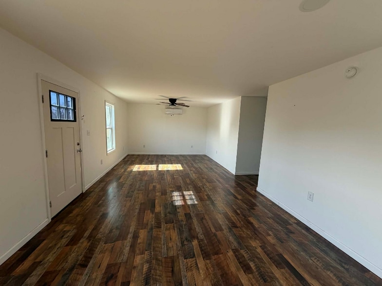 Building Photo - 227 N Frisco St