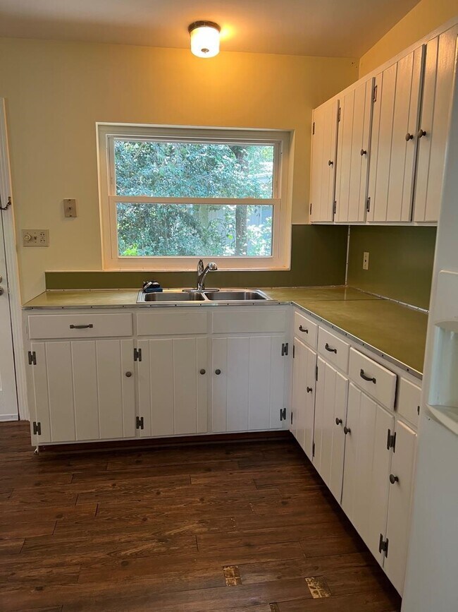 Building Photo - 2002 Chowkeebin Nene