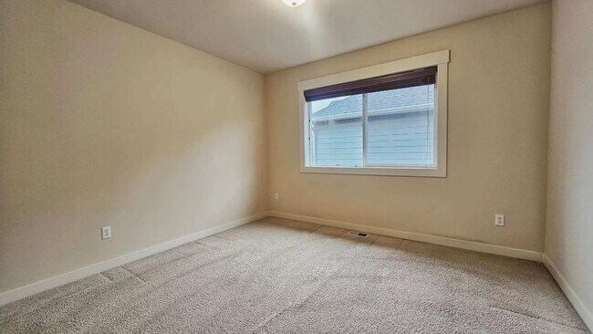 Building Photo - Beautiful 5 Bed 3.5 Bath Home in Redmond R...