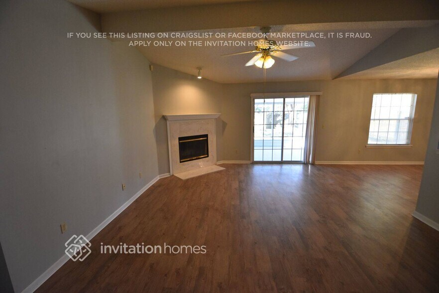 Building Photo - 11179 Barbizon Cir E