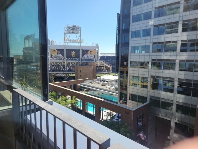 Building Photo - 321 Tenth Ave