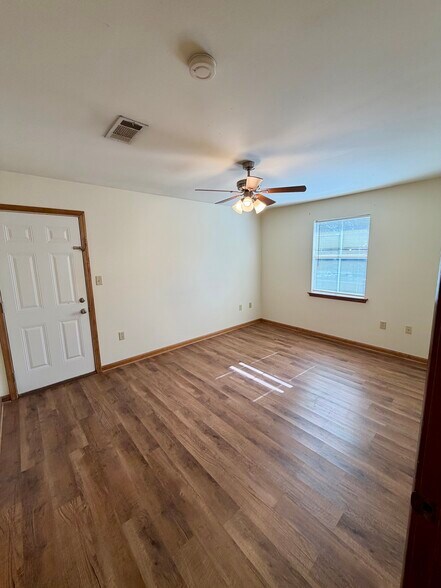 Master bedroom with door to backyard - 29604 Burns Ln