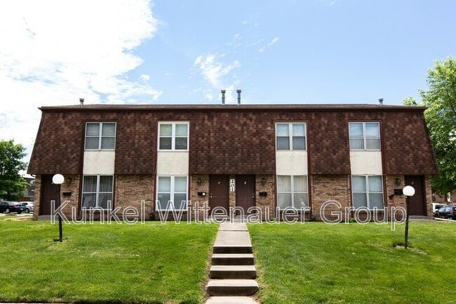 Primary Photo - 201 W Wesley Dr