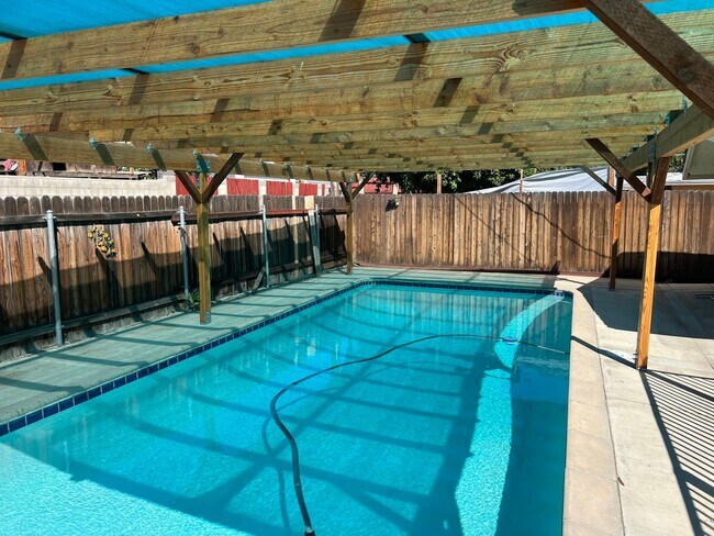 Building Photo - **NOVEMBER FREE** La Cresta Home with Pool