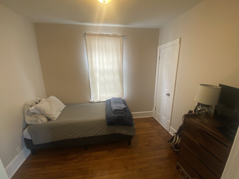 Bedroom 1 - 2725 N Bremen St