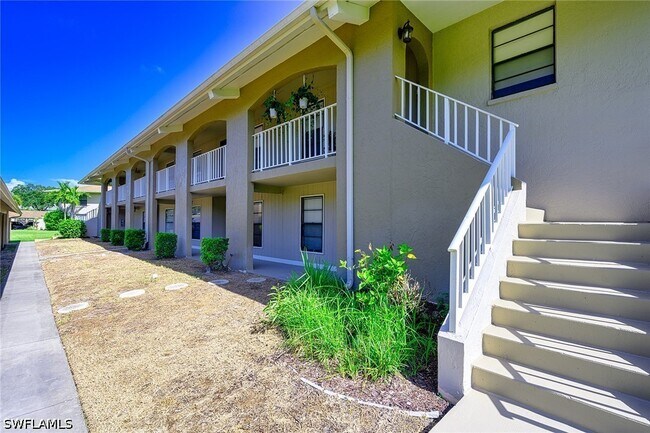 Building Photo - 135 Cypress Way E