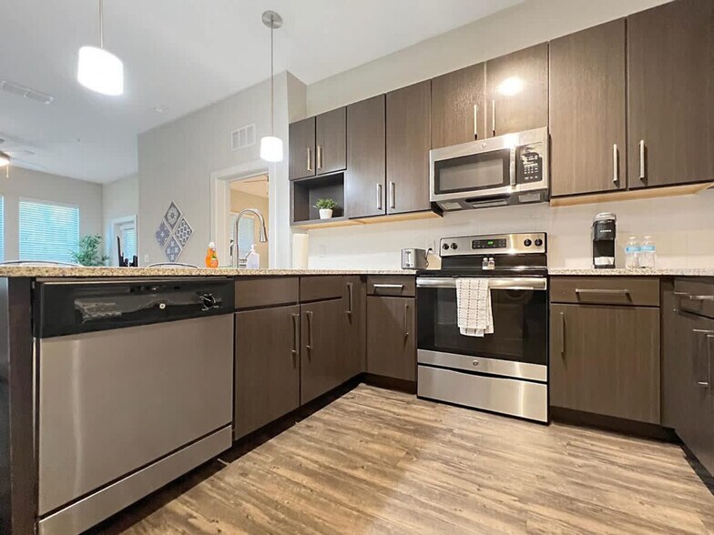 Building Photo - 2615 N Grady Ave