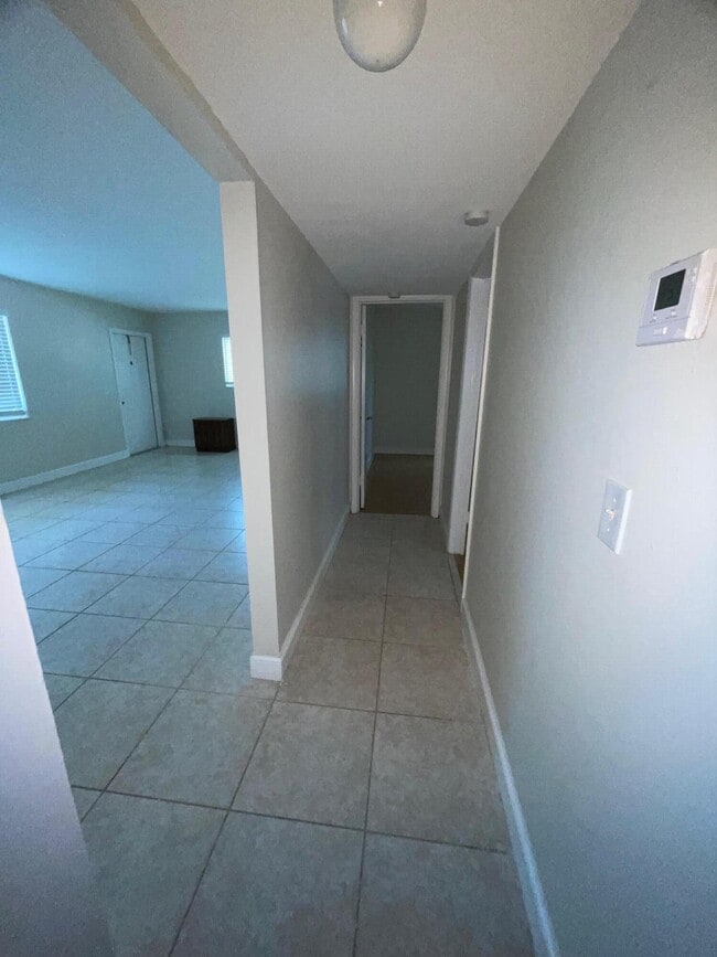 Building Photo - 801 Lighthouse Dr