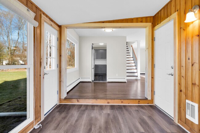 Building Photo - 26 Seminole Cir