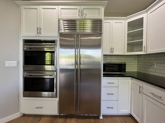 Building Photo - Beautifully Updated 3-Bedroom Bethany Home with Chef's Kitchen, Huge Bonus Room and Private Backyard