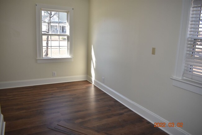 Building Photo - Gorgeous Home in Downtown Lillington!