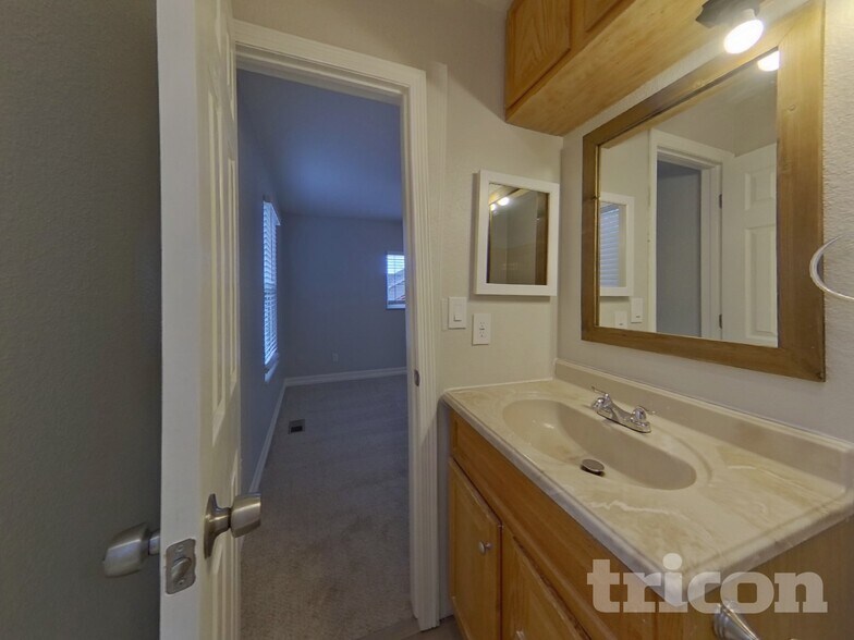 Building Photo - 19595 E Amherst Dr