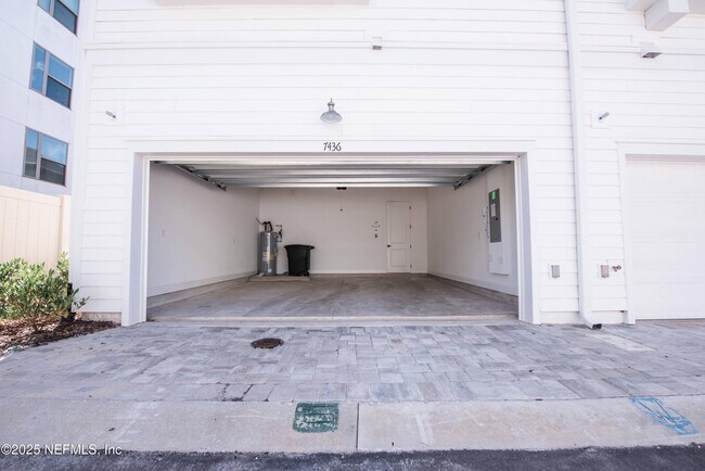 Building Photo - 7436 Calusa Ct