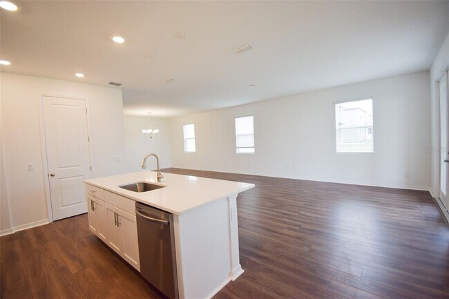 Building Photo - 2370 Lancashire St