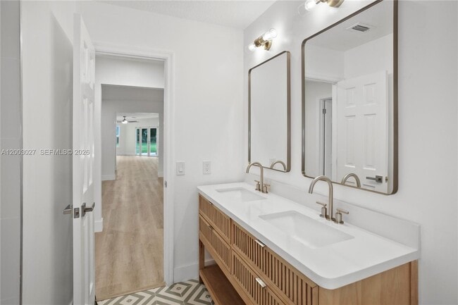 Building Photo - 12090 164th Ct N