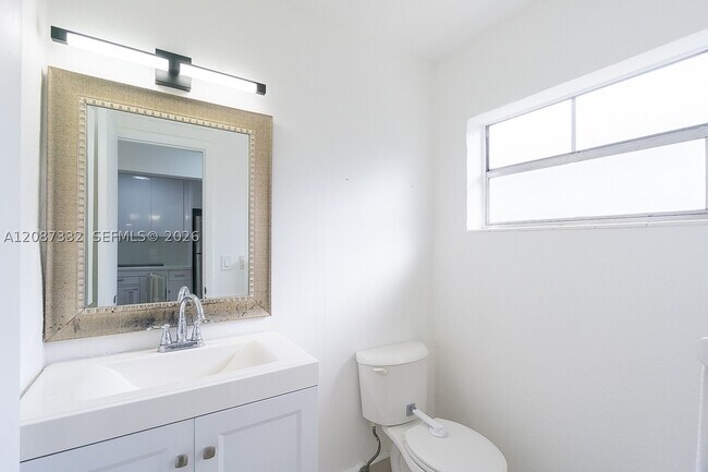 Building Photo - 8650 SW 67th Ave
