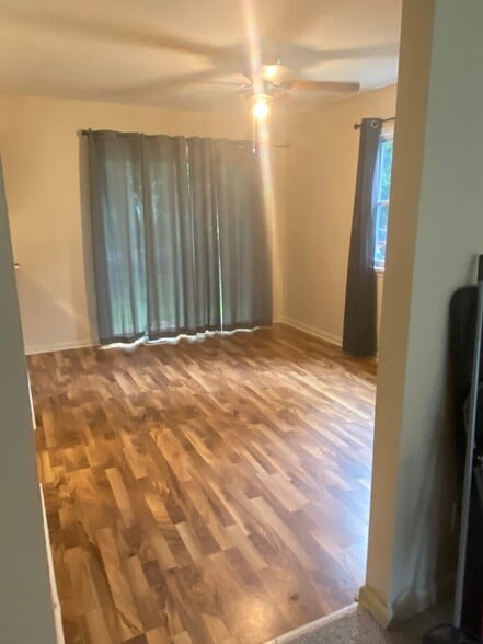 Dining room - 219 W Elm St