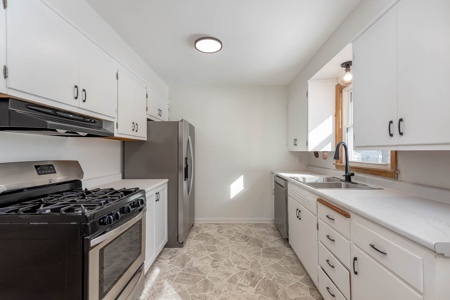 Building Photo - 113 Pfau St