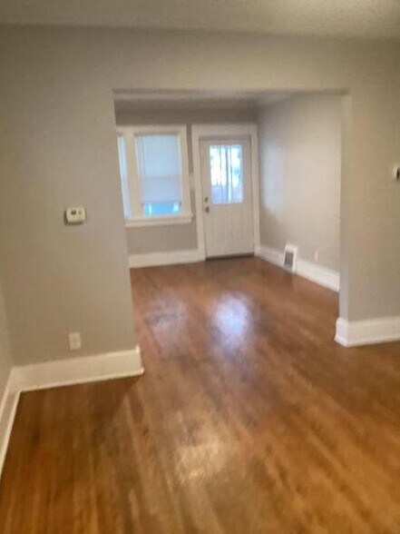 Building Photo - 703 W Hanssler Pl