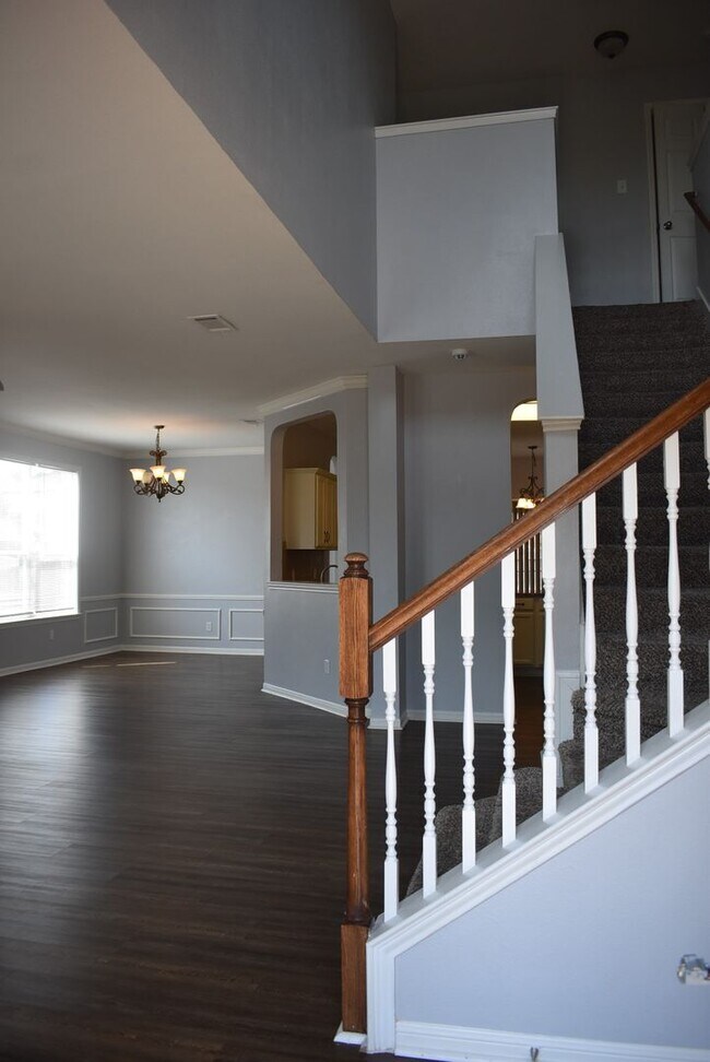 Building Photo - 509 Lakota Ln