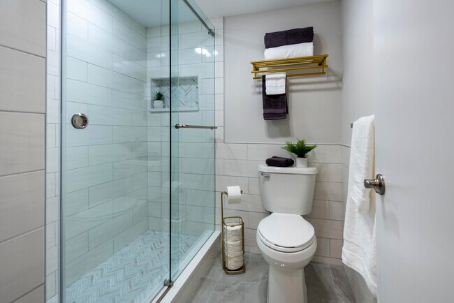 Building Photo - 7920 Eastlake Dr