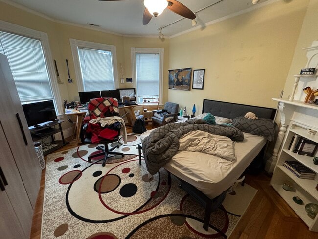 Building Photo - 176 Elm St