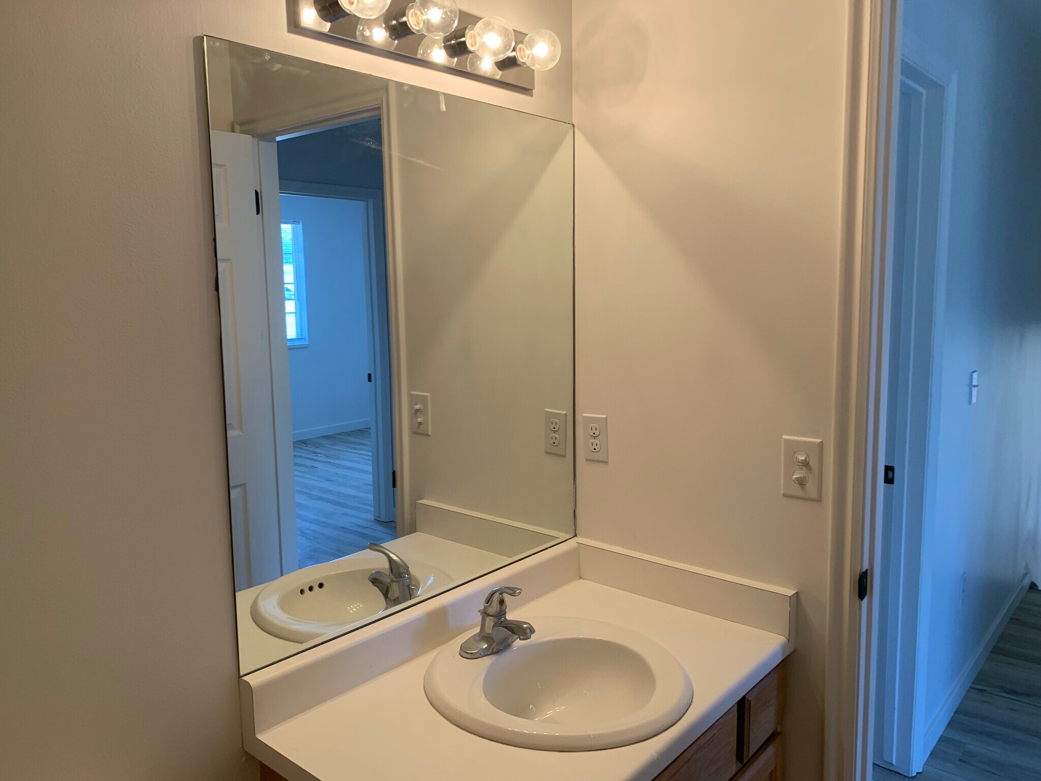 Hallway Full Bathroom - 1439 N 2375 W