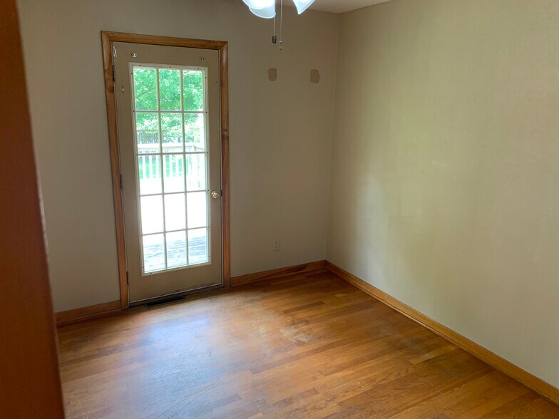 Building Photo - 2212 Cedar Acres Dr