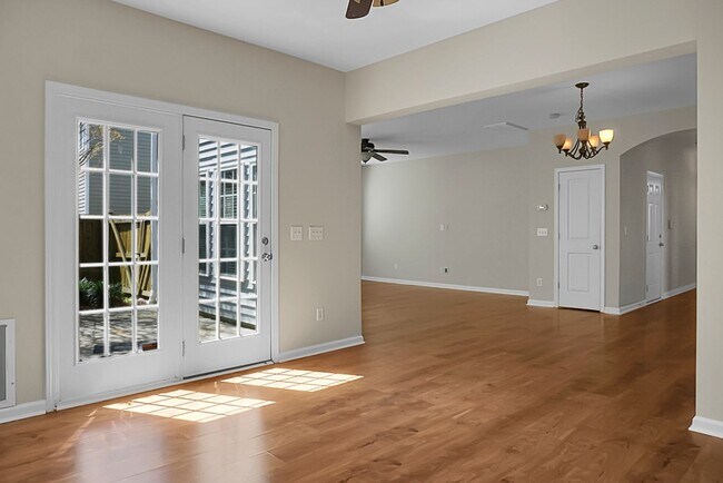 Building Photo - Comfortable Living, 4 BR 2.5 BA Home, Two Car Garage