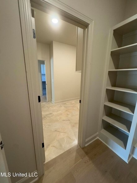 Building Photo - 107 Southern Oak Wy