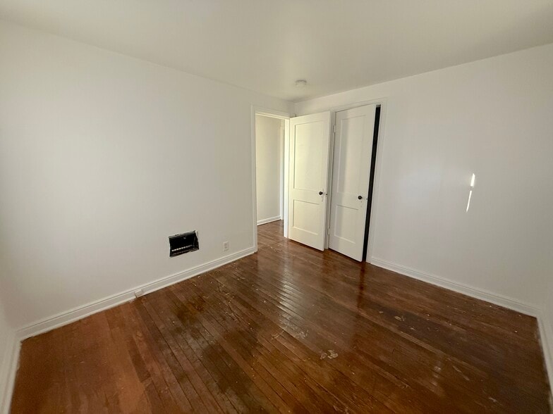 Bedroom 1, photo 2 - 443 N Prospect St