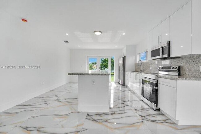 Building Photo - 16315 SW 107th Ave