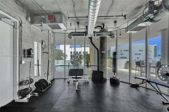 Building Photo - 444 NE 30th St