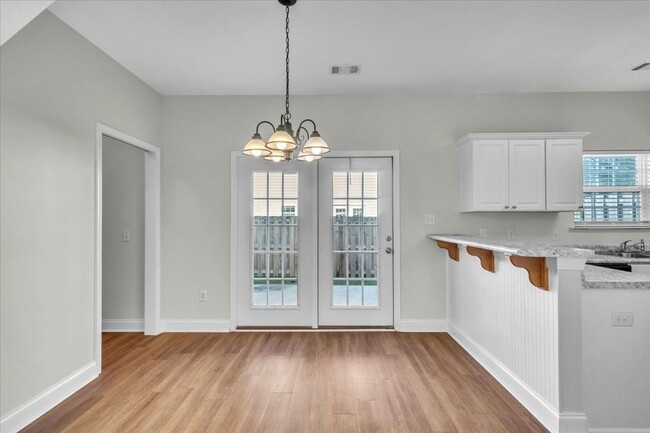 Building Photo - 3 Br, 2.5 Ba Townhome In Richmond Hill