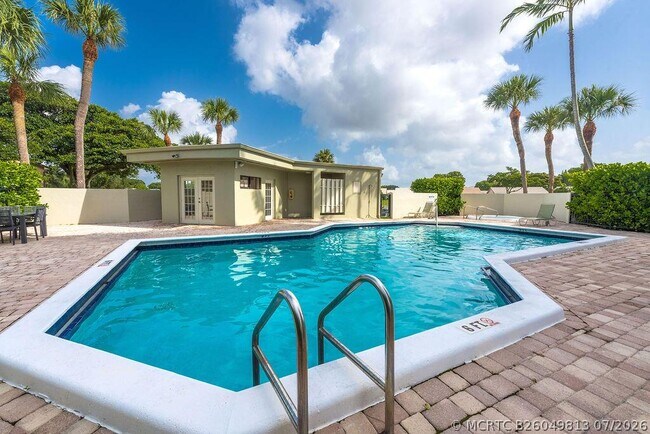 Building Photo - 6463 La Costa Dr