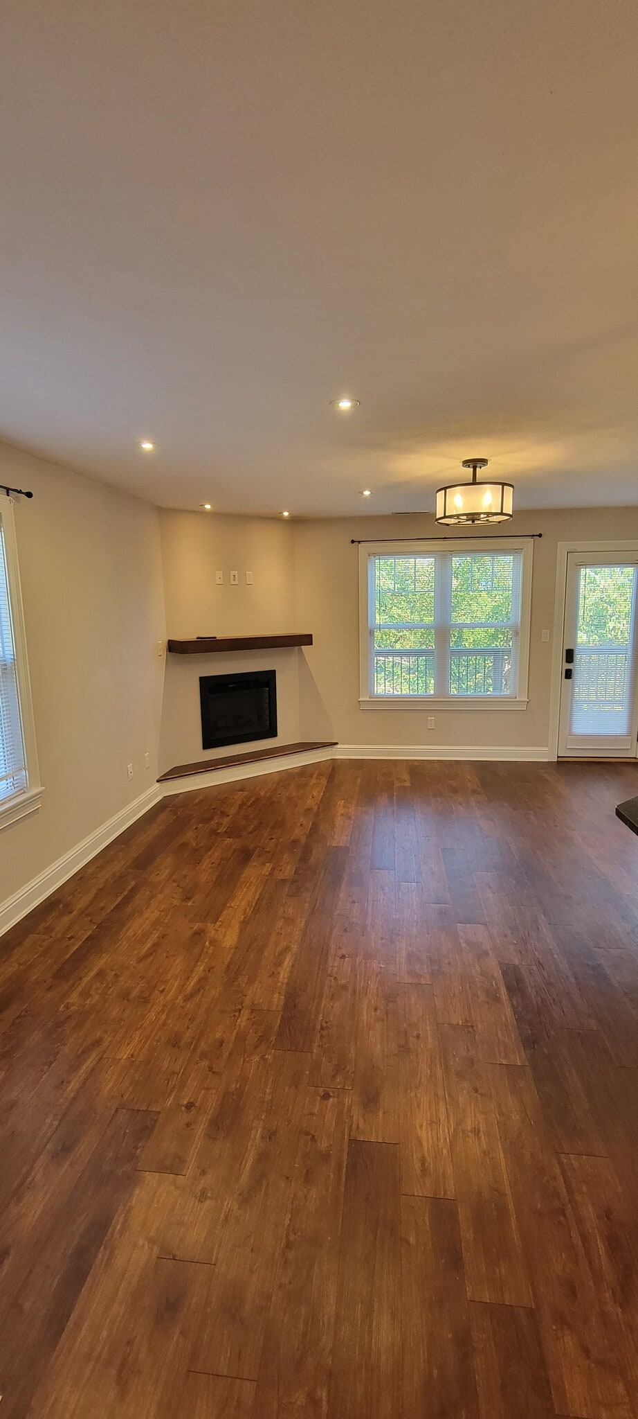 Building Photo - 26 Rujon Dr