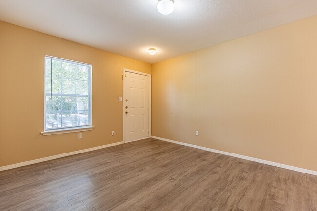 Building Photo - 303 Villareal St
